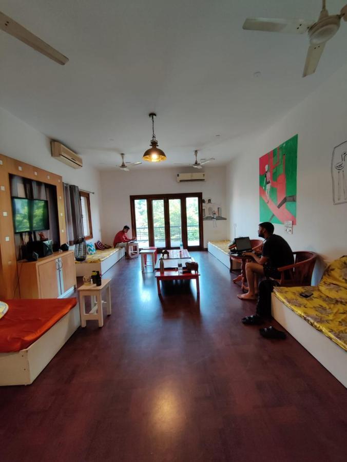 Hostel A Sleepy Fox Neu-Delhi Exterior foto